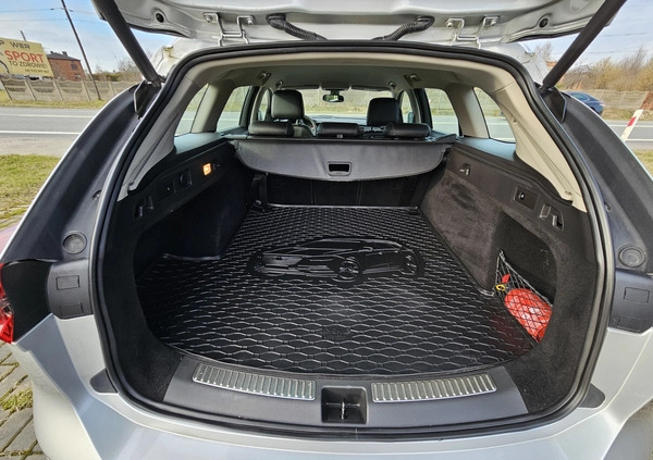 Opel Insignia cena 68990 przebieg: 107000, rok produkcji 2018 z Poręba małe 326